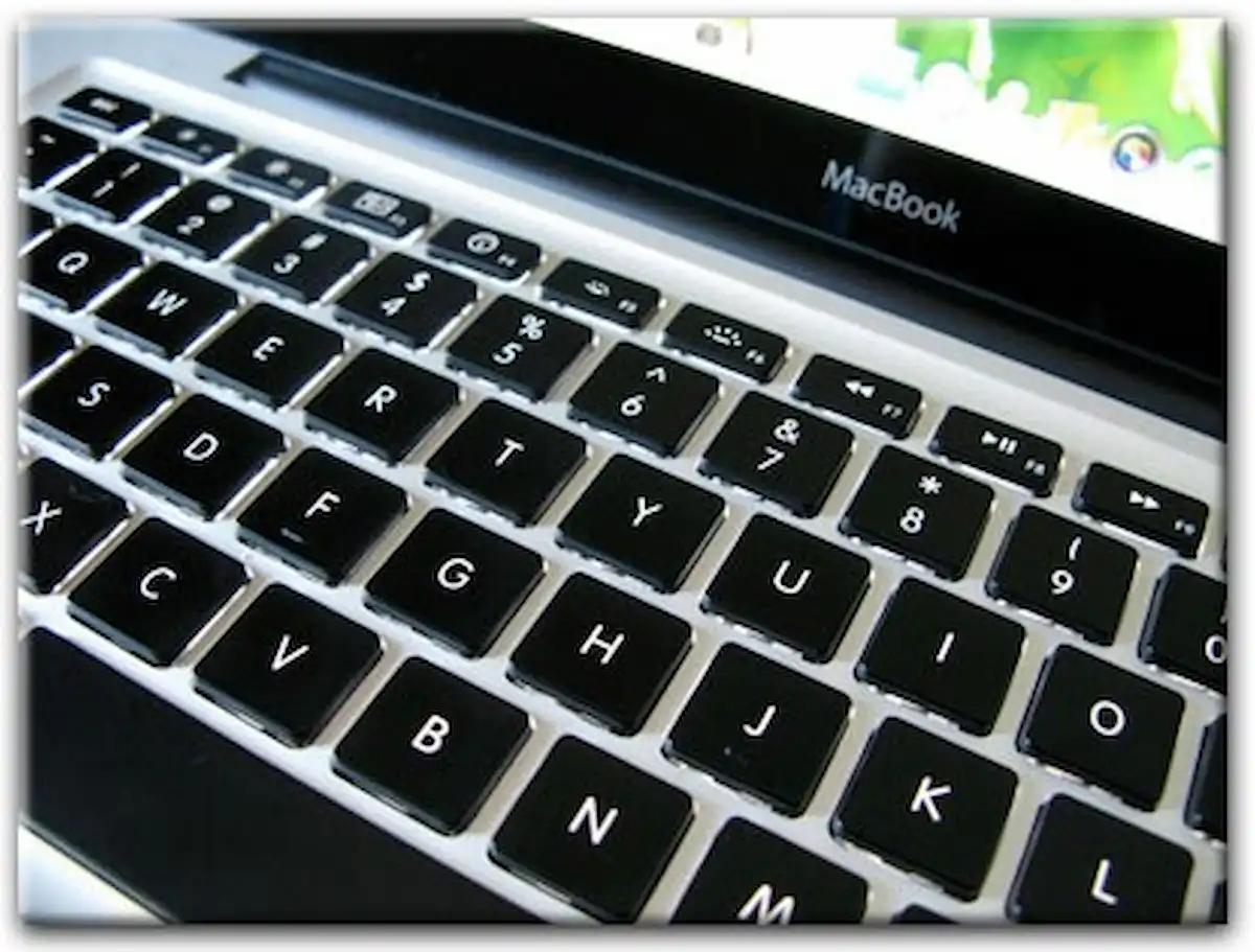 Замена клавиатуры Apple MacBook в Дубне